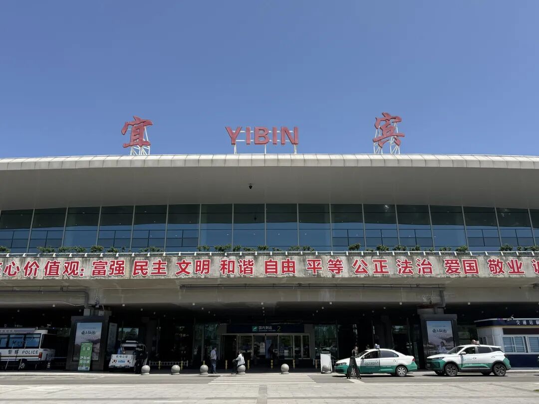 峨眉山金顶山顶酒店657元一晚，步行5分钟看日出