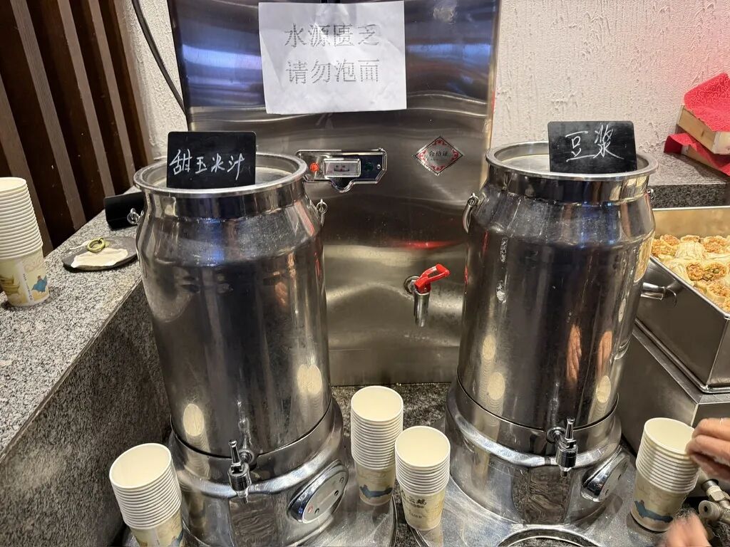 峨眉山金顶山顶酒店657元一晚，步行5分钟看日出