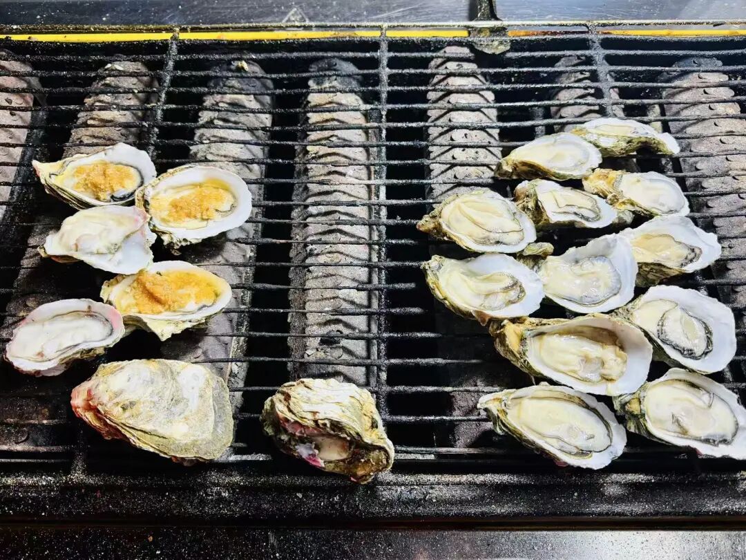 雷州老街地道美食探店，烧猪出炉与夜宵沙虫糖水指南