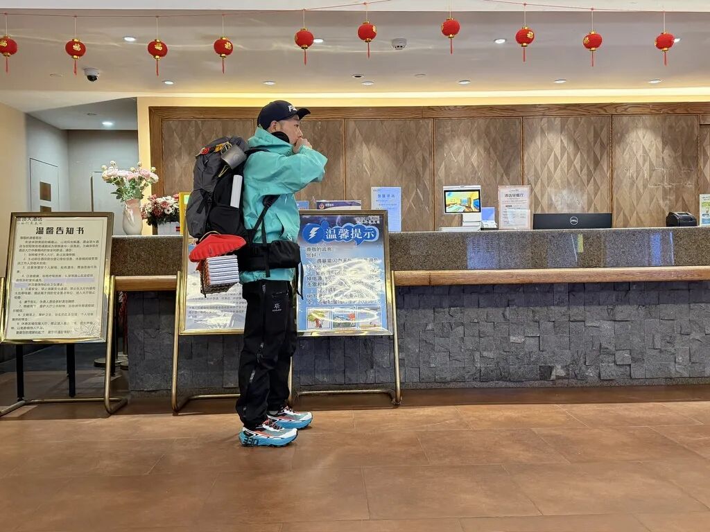 峨眉山金顶山顶酒店657元一晚，步行5分钟看日出