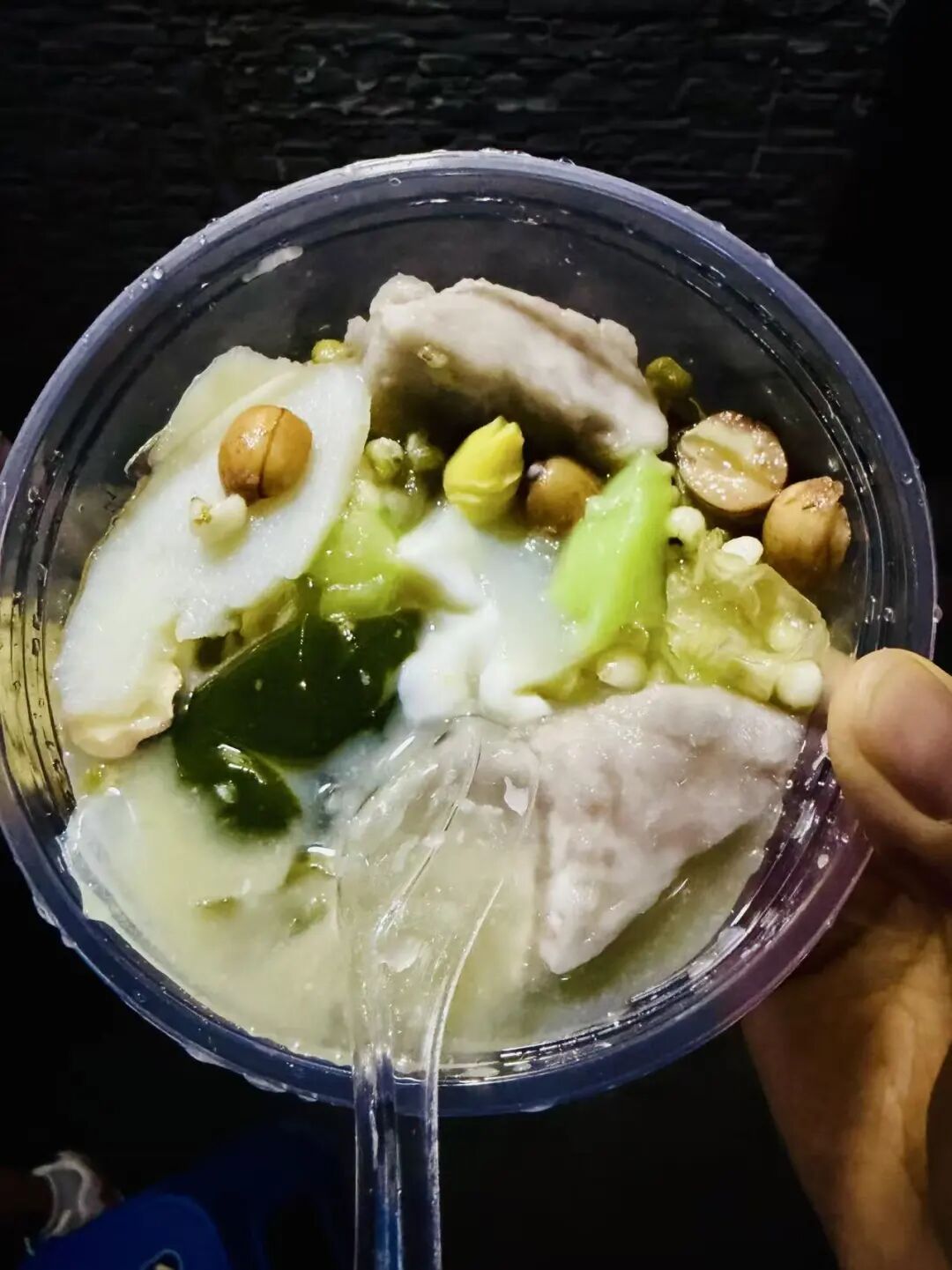 雷州老街地道美食探店，烧猪出炉与夜宵沙虫糖水指南