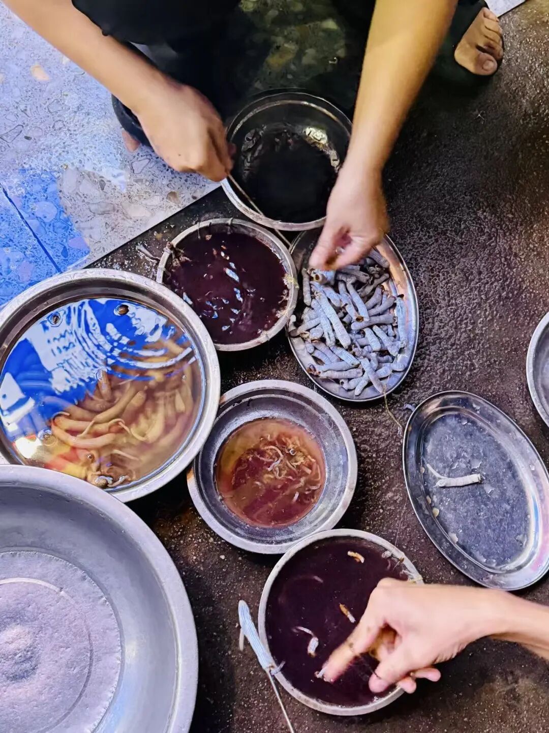 雷州老街地道美食探店，烧猪出炉与夜宵沙虫糖水指南