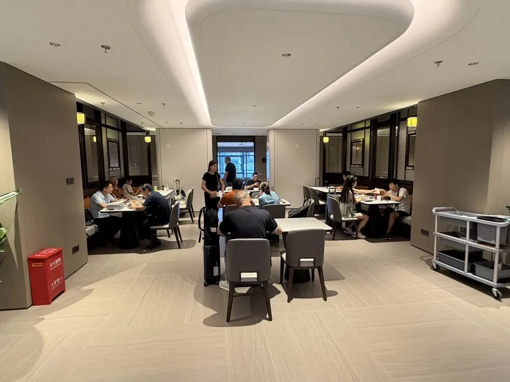 上海虹桥T2南航木棉阁贵宾厅全新开放 公务舱铂金卡专属休息室