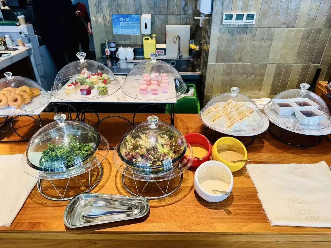 广州珠江新城假日酒店行政酒廊体验：冰滴咖啡与双皮奶亮点