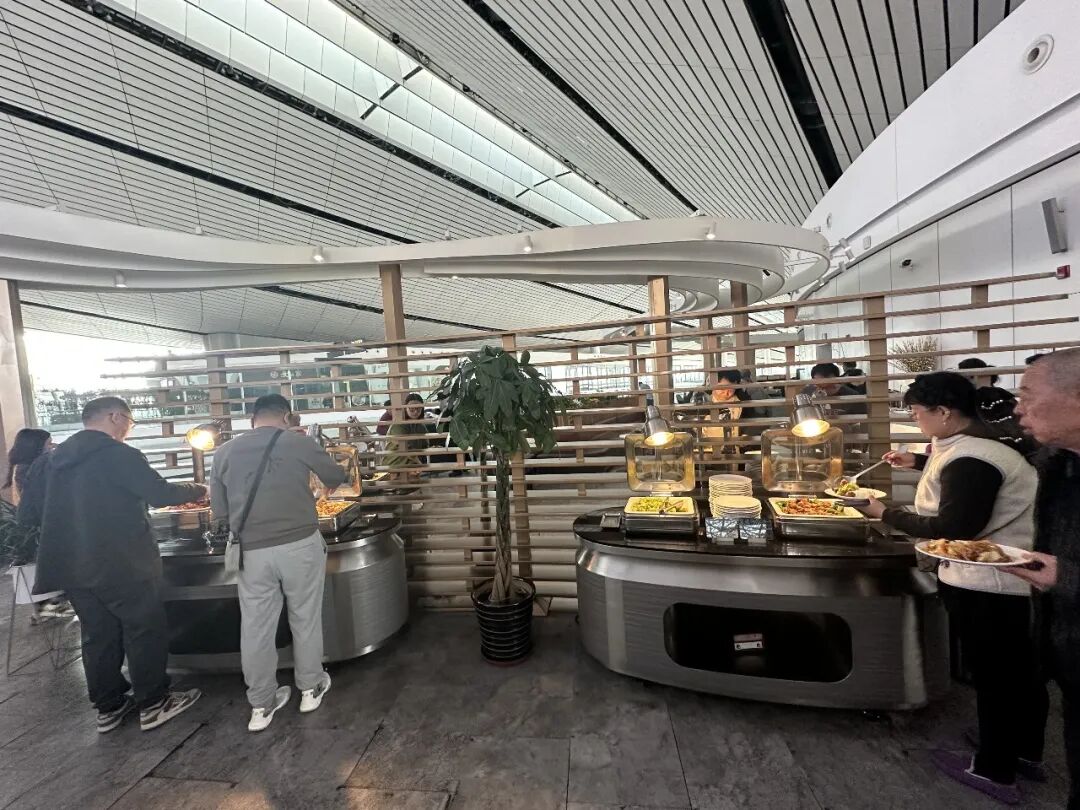 北京大兴机场贵宾厅体验：进港航班落地后也能进休息室吃午饭