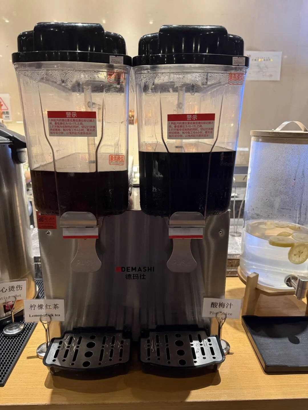 南京禄口机场T1 V8贵宾厅手工酸梅汤 机场贵宾室餐饮体验记
