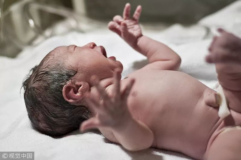 孕婦遭車禍昏迷49天，寶寶頑強生長順利出生！「媽媽，請醒來看我一眼」 親子 第9張