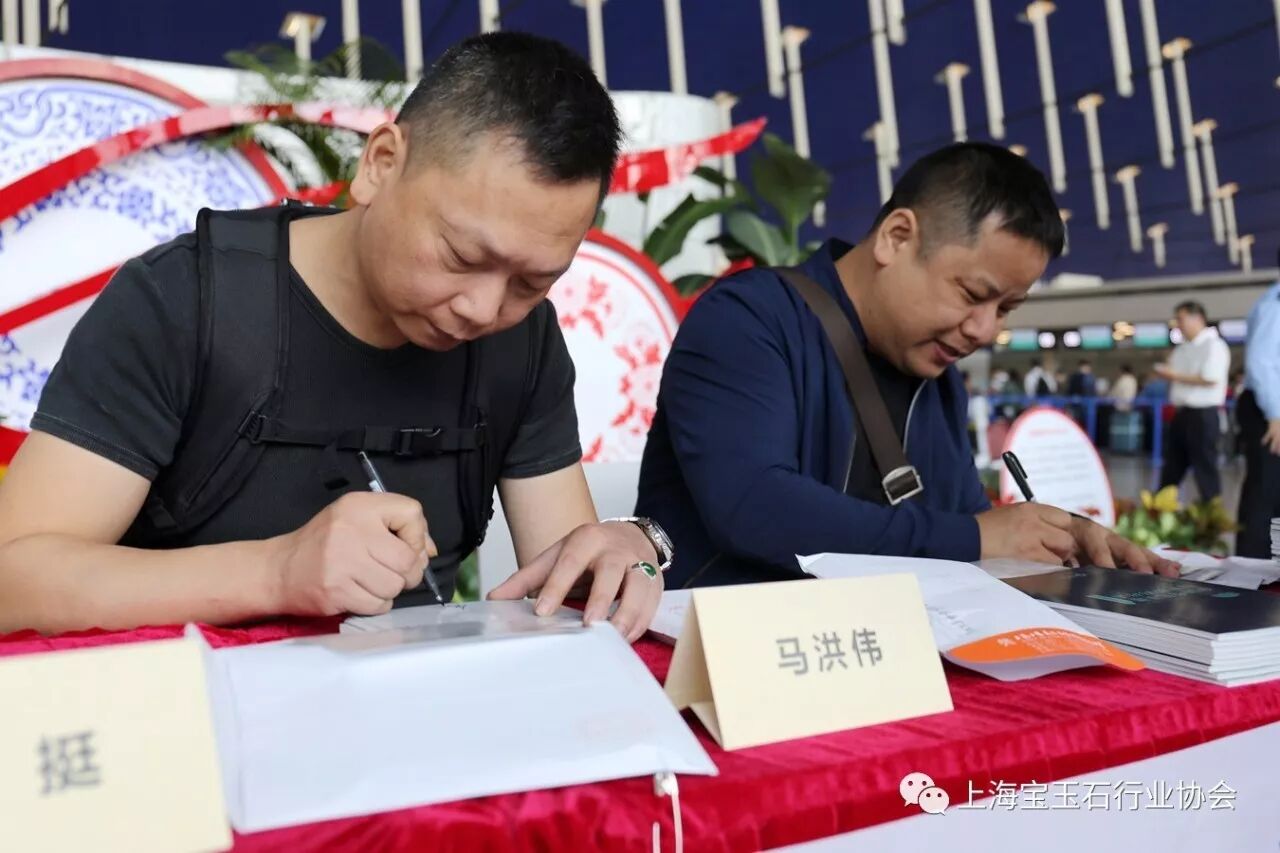 厉害了！中国当代玉雕与世界的对话，大英博物馆邀请访问团今日启程！