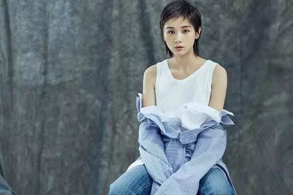 baby也剪狗啃瀏海，曾經土到爆的髮型要重回時尚圈了？ 時尚 第4張