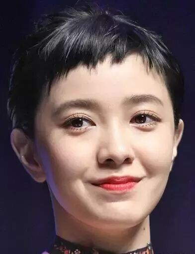 baby也剪狗啃瀏海，曾經土到爆的髮型要重回時尚圈了？ 時尚 第19張