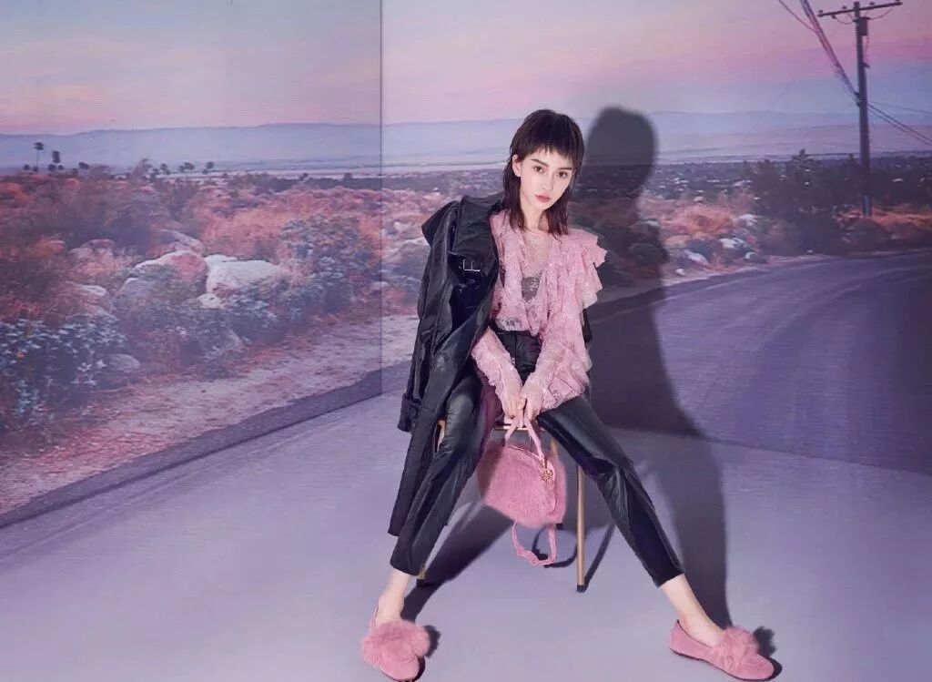 baby也剪狗啃瀏海，曾經土到爆的髮型要重回時尚圈了？ 時尚 第2張