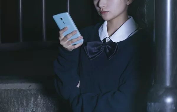 日本大叔诱拐离家出走少女，少女们被找到时，居然在大叔家努力读书？?（组图） - 1