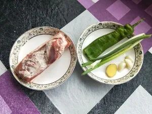 经典川菜回锅肉的做法，肥而不腻，香辣入味，中秋国庆家宴必备