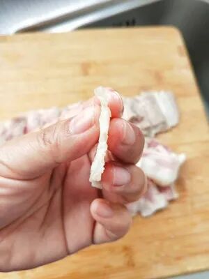 经典川菜回锅肉的做法，肥而不腻，香辣入味，中秋国庆家宴必备