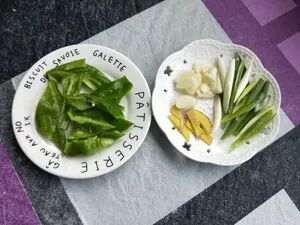 经典川菜回锅肉的做法，肥而不腻，香辣入味，中秋国庆家宴必备