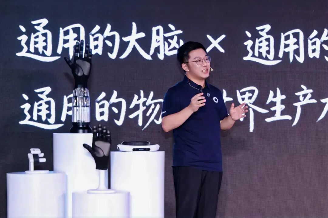 都大龙在章鱼动力产品发布会上