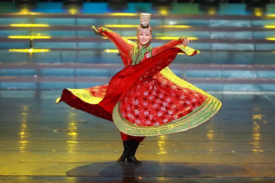 蒙古族自古以来就以能歌善舞著称.