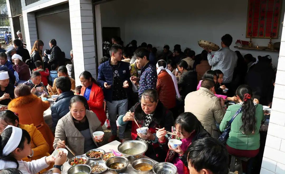 为什么现在农村人喜欢去城里摆酒席？有3个原因，你喜欢在哪摆？