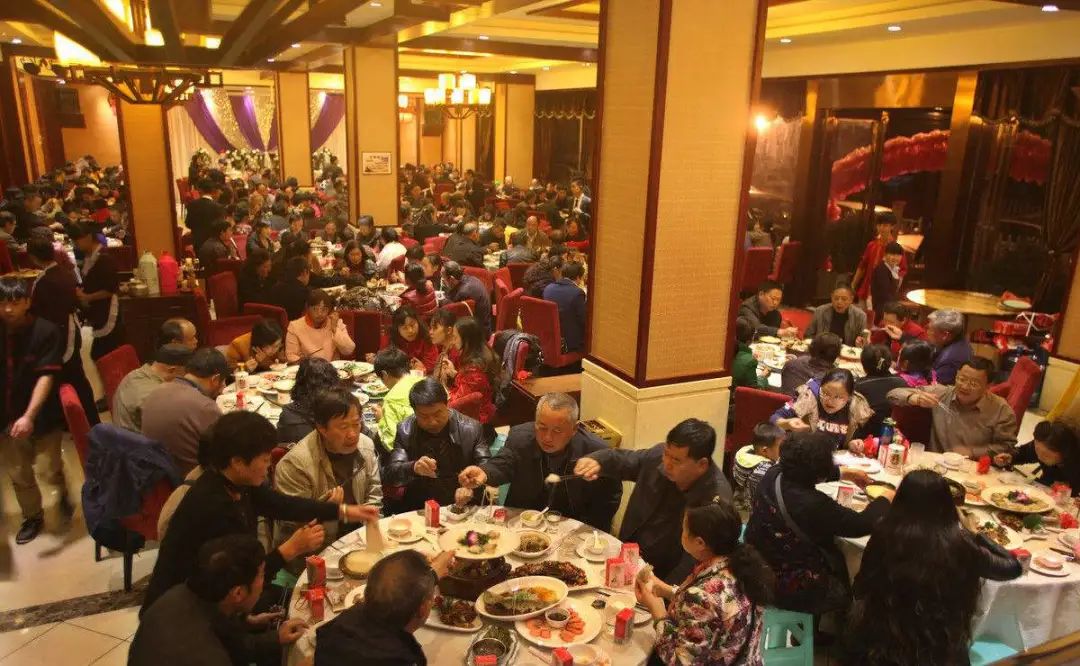 为什么现在农村人喜欢去城里摆酒席？有3个原因，你喜欢在哪摆？