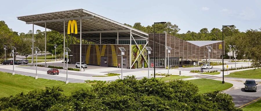 麦当劳第一家全球旗舰餐厅开幕！看似「简易」的设计，却能全靠自己发电