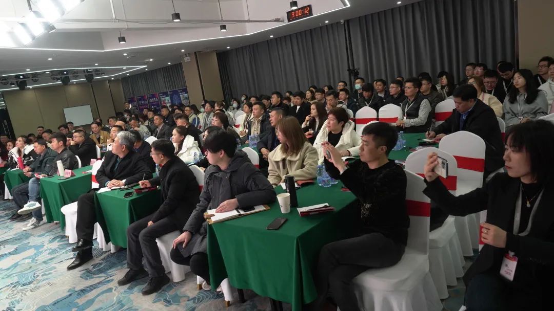 企叮咚年首全员军魂打造，学习蔡老的《信念与责任》共同铸造我们的中国梦！