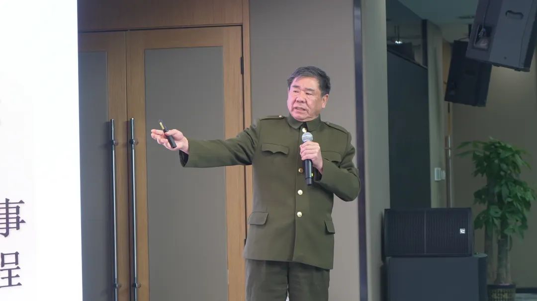 企叮咚年首全员军魂打造，学习蔡老的《信念与责任》共同铸造我们的中国梦！