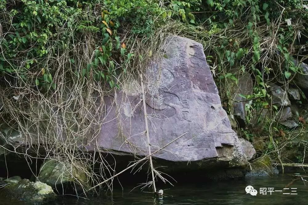 昭平人应该知道松林峡上的棺材石及背后那些传说