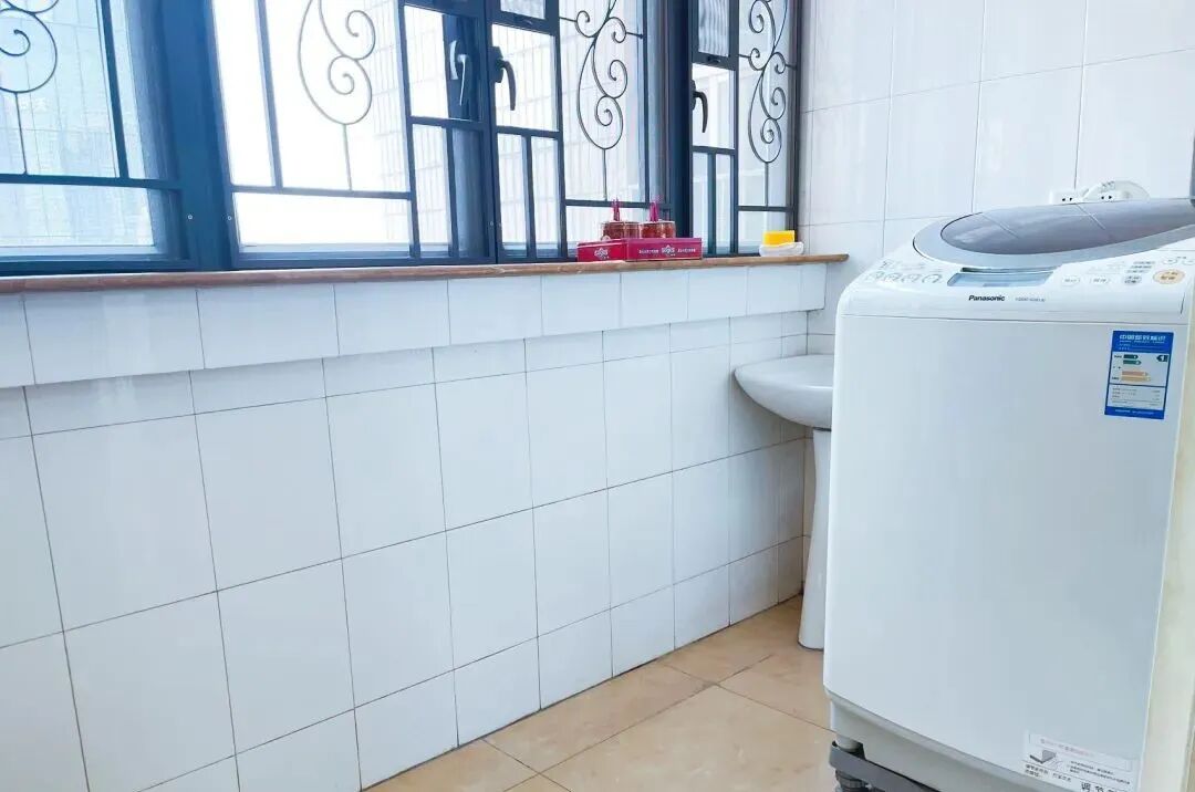 天河北二手房出售，南粤阁电梯4房，华阳小学，单价仅需5万！