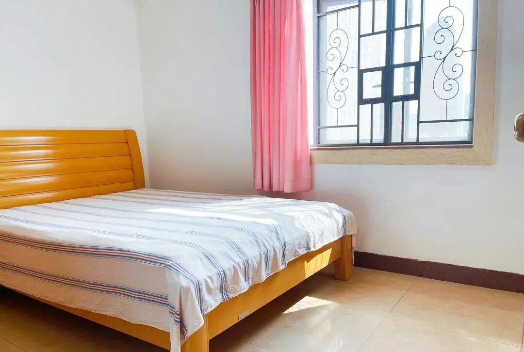 天河北二手房出售，南粤阁电梯4房，华阳小学，单价仅需5万！