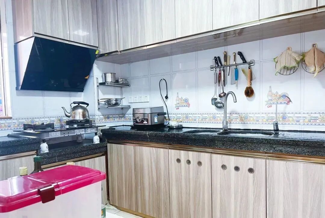 天河北二手房出售，南粤阁电梯4房，华阳小学，单价仅需5万！