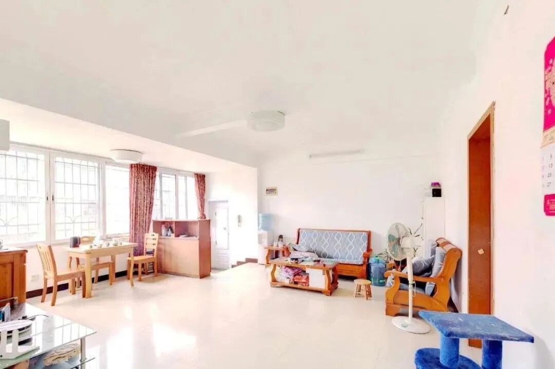 天河北二手房出售，德荣小区，108平方，仅售718万！