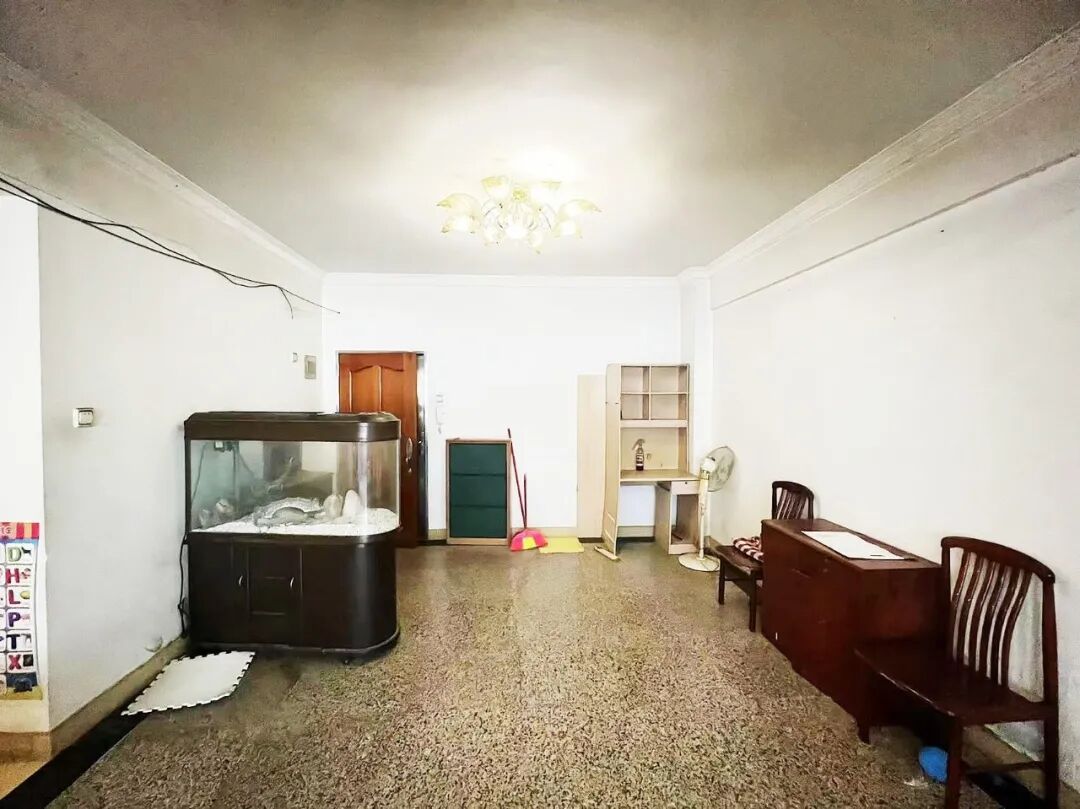 天河北总价650万 | 龙口小区，122平大三房，小高层、双阳台、户型方正！