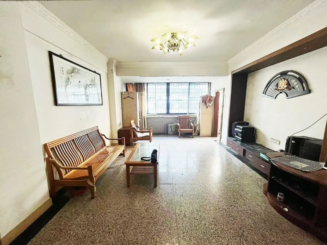 天河北总价650万 | 龙口小区，122平大三房，小高层、双阳台、户型方正！