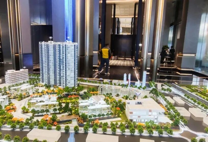 在荔湾找不到对手？保利和悦滨江板房曝光，有点料！