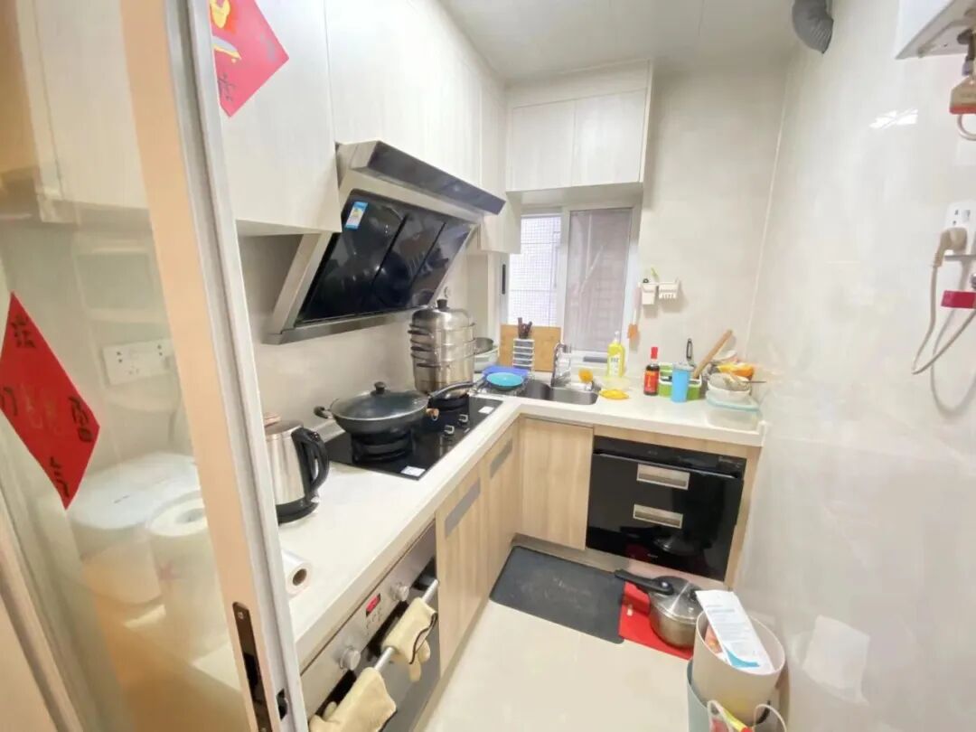 天河北总价450万 |  鸿翔大厦，56平，近华师地铁、业主诚心出售