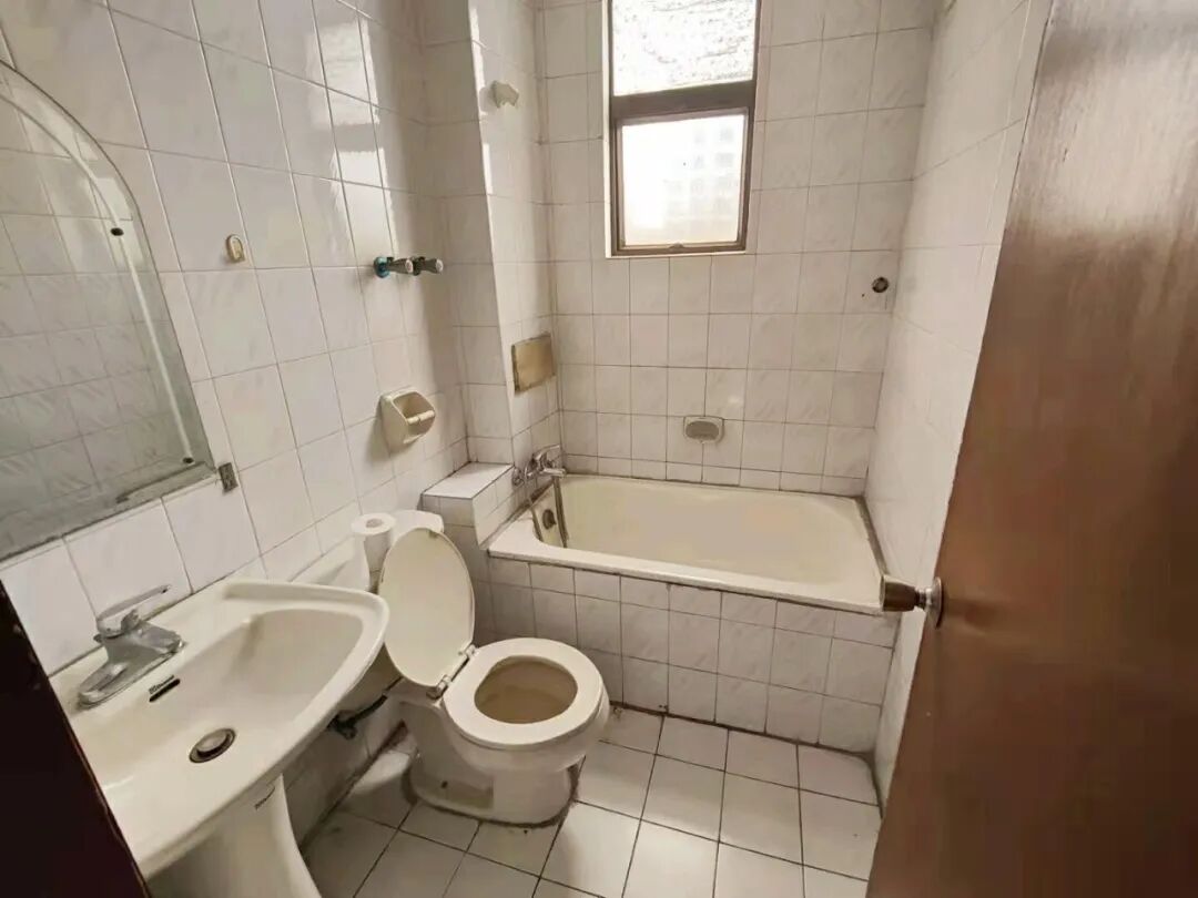 天河北总价800万 | 太阳广场，99平，精装大三房、厅出阳台、通风采光非常好！