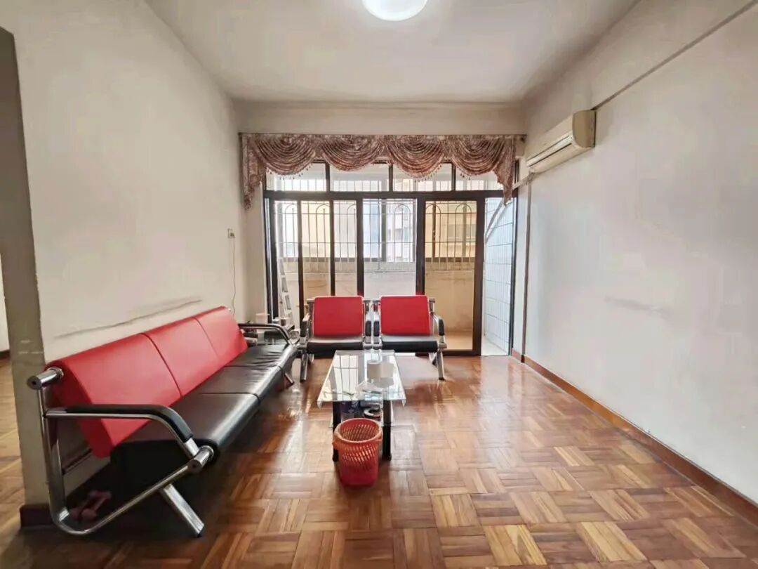 天河北总价800万 | 太阳广场，99平，精装大三房、厅出阳台、通风采光非常好！