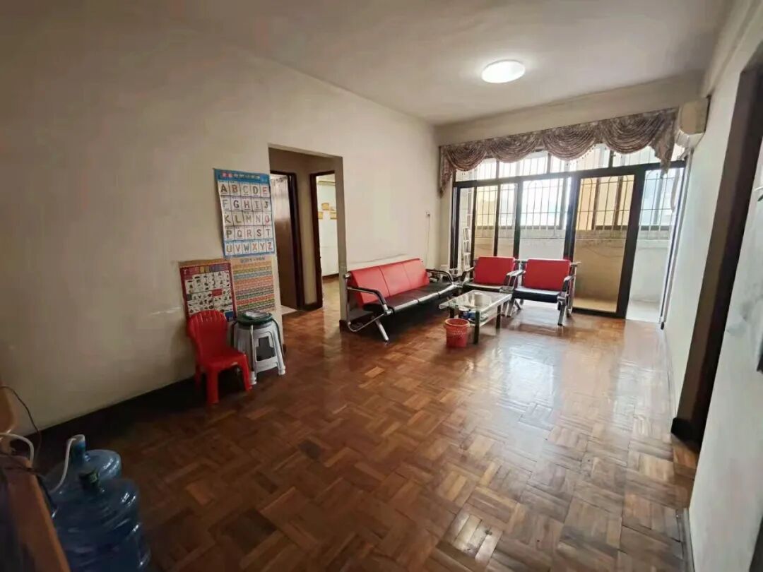 天河北总价800万 | 太阳广场，99平，精装大三房、厅出阳台、通风采光非常好！