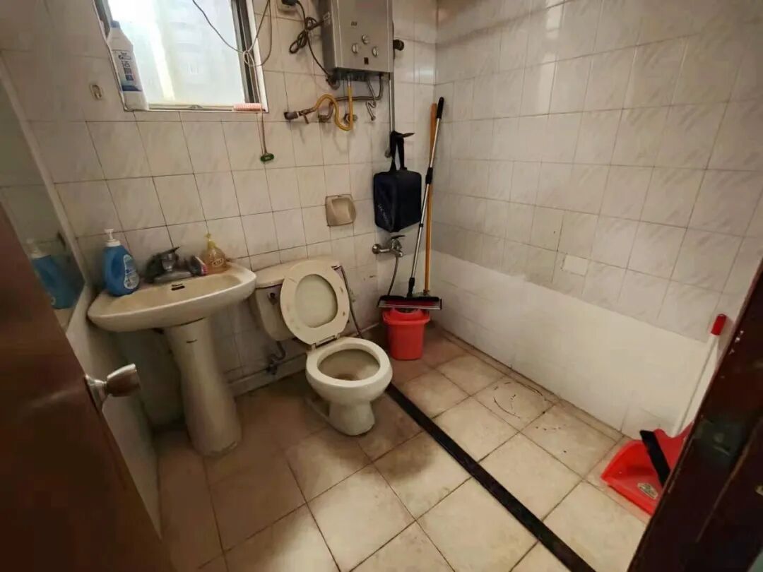 天河北总价800万 | 太阳广场，99平，精装大三房、厅出阳台、通风采光非常好！