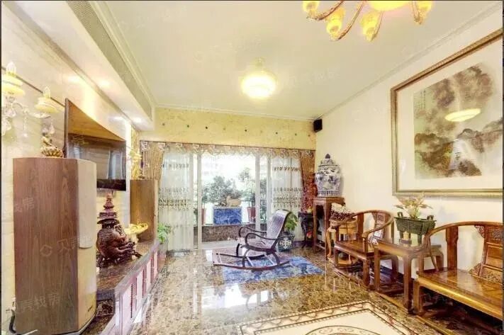 天河北二手房出售，新鸿基峻林，南向三房！