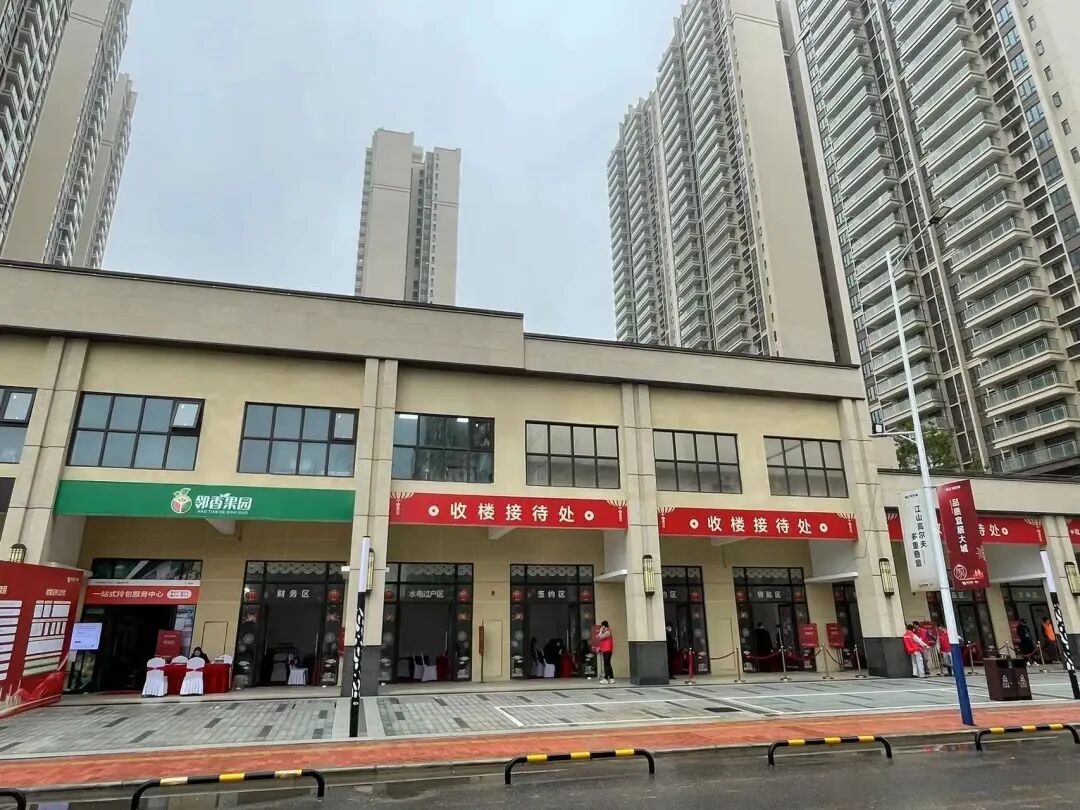 番禺珠江铂世湾A2组团F8栋昨天集中交付