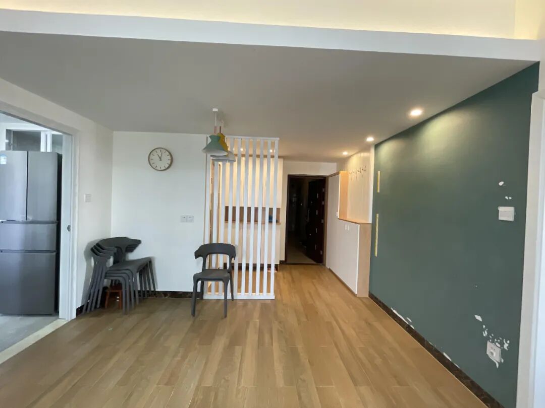 天河北总价600万 | 润华大厦，90平，厅出阳台、安静南向、业主诚心出售！