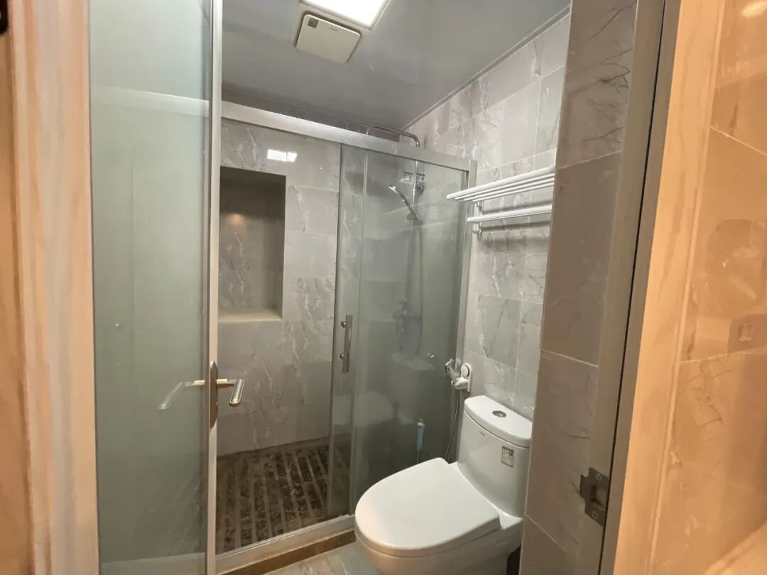 天河北总价600万 | 润华大厦，90平，厅出阳台、安静南向、业主诚心出售！