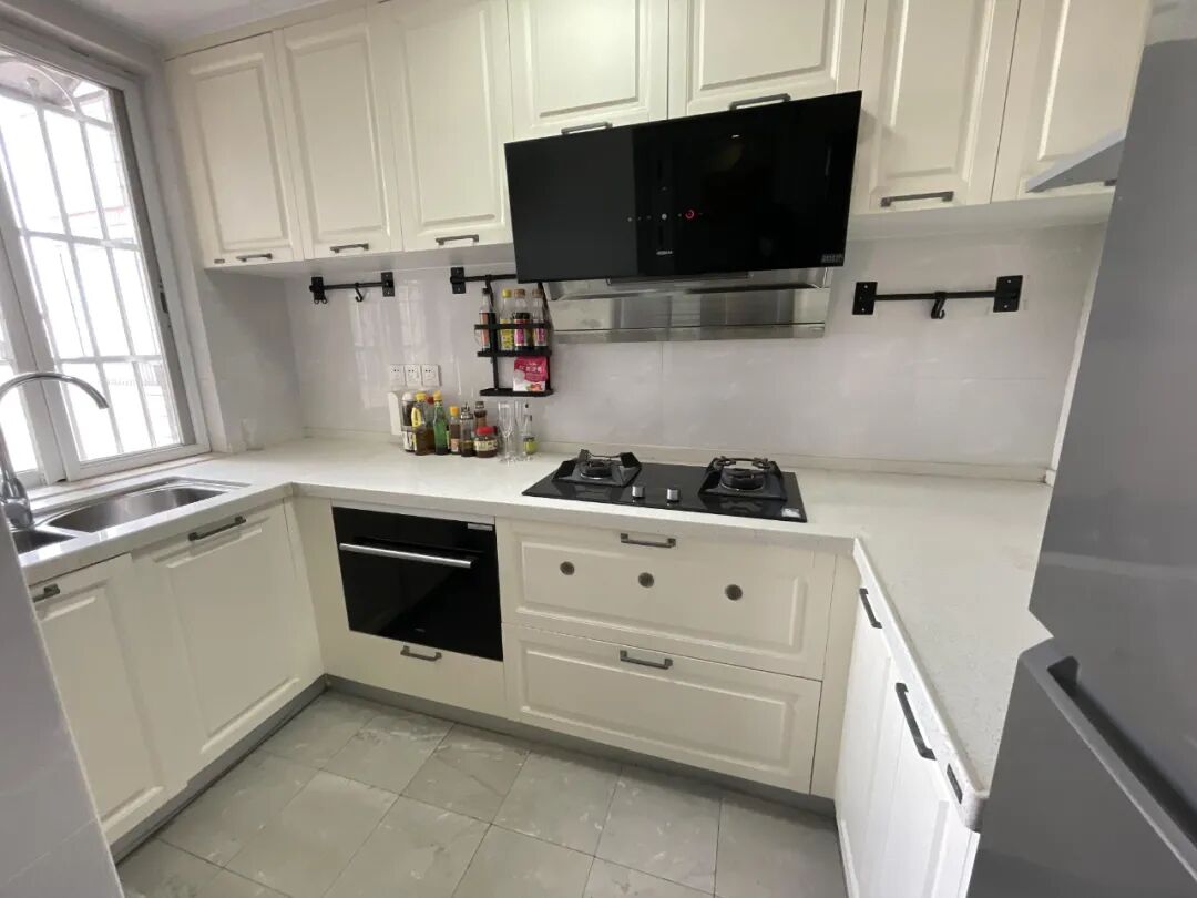 天河北总价600万 | 润华大厦，90平，厅出阳台、安静南向、业主诚心出售！