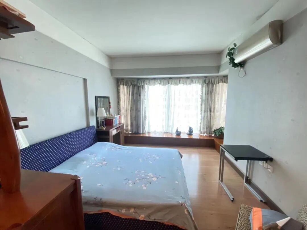 天河北总价990万两房 |  芳草园，98平大两房，双阳台、诚心出售