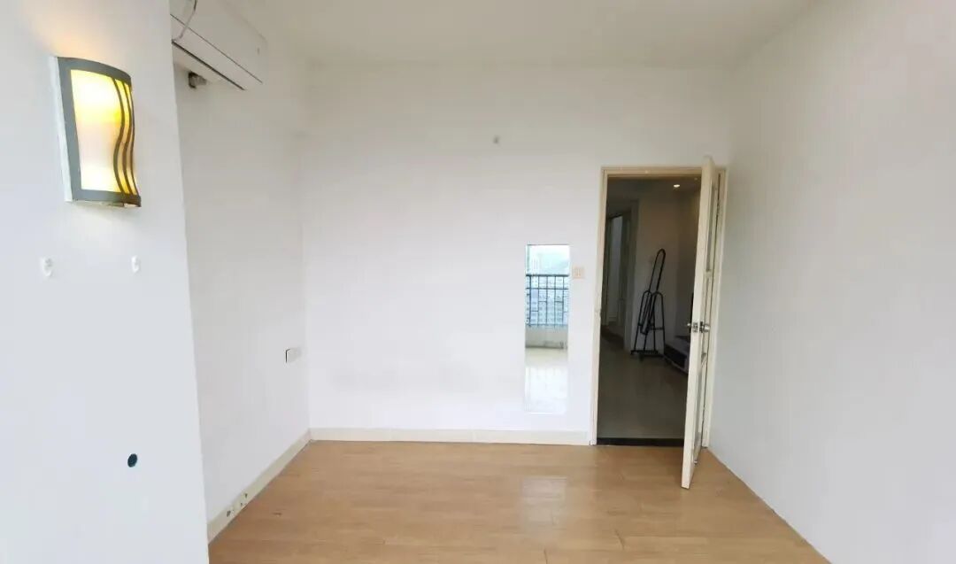 天河北二手房出售，聚龙阁97平方，580万！