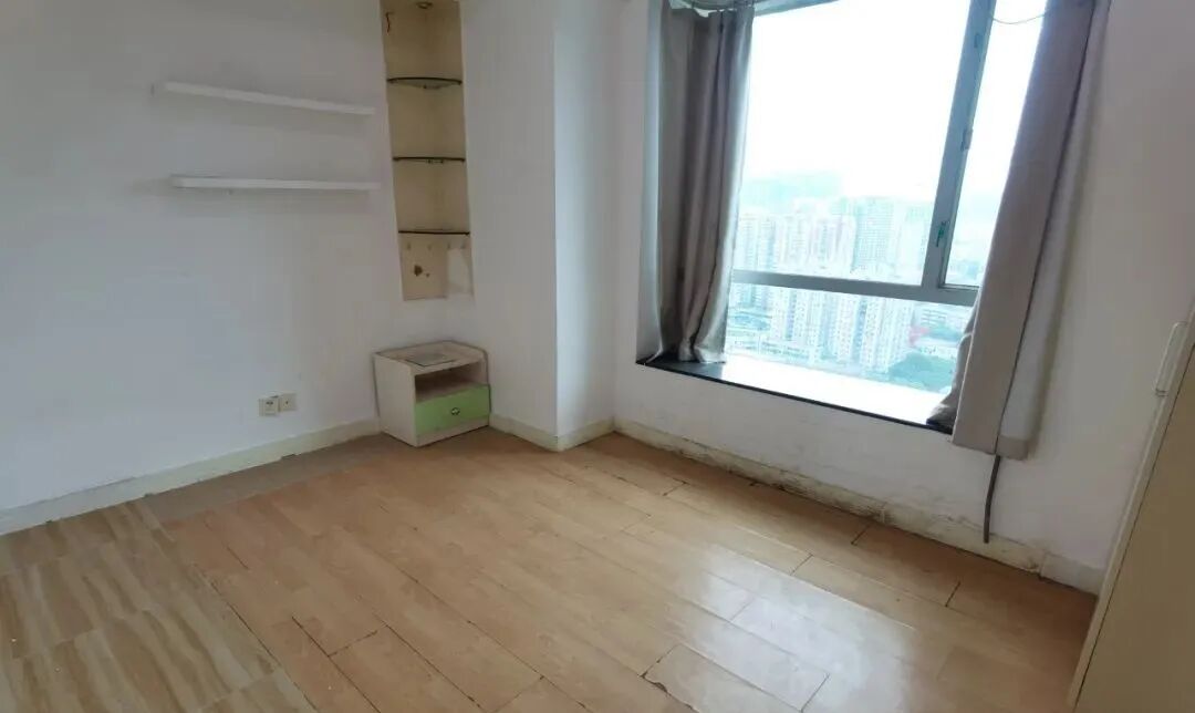 天河北二手房出售，聚龙阁97平方，580万！