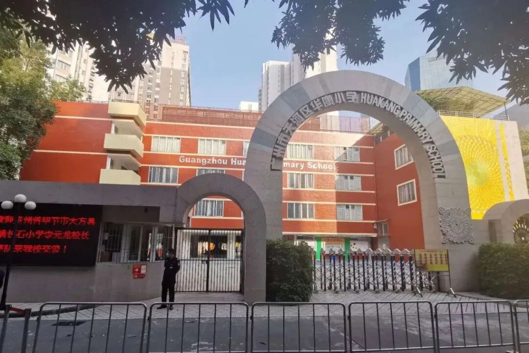 天河北二手房出售，都市华庭精装修四房，笋盘出售。