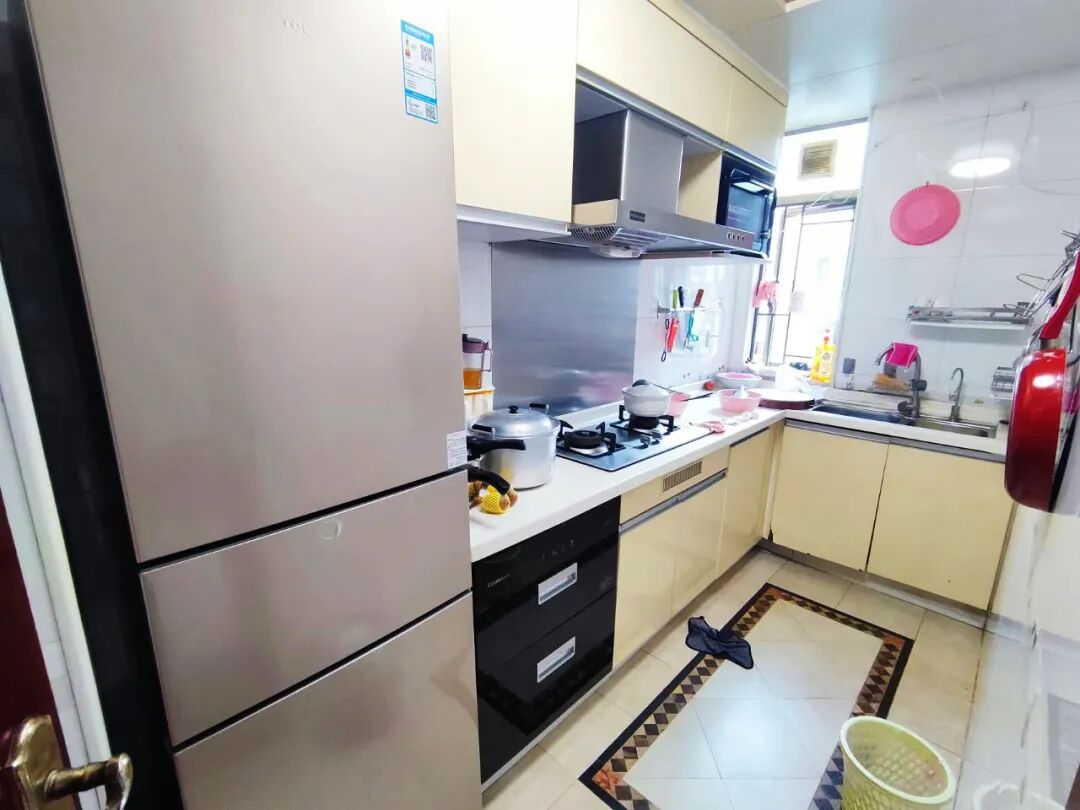 天河北总价825万 | 银汇华庭，100平大三房， 舒适南向，业主急售！