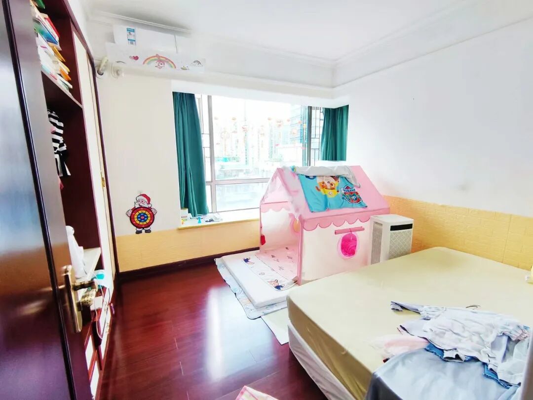 天河北总价825万 | 银汇华庭，100平大三房， 舒适南向，业主急售！